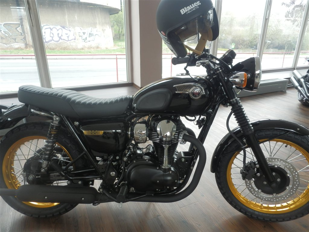 Motocykl Kawasaki W800 (2012)